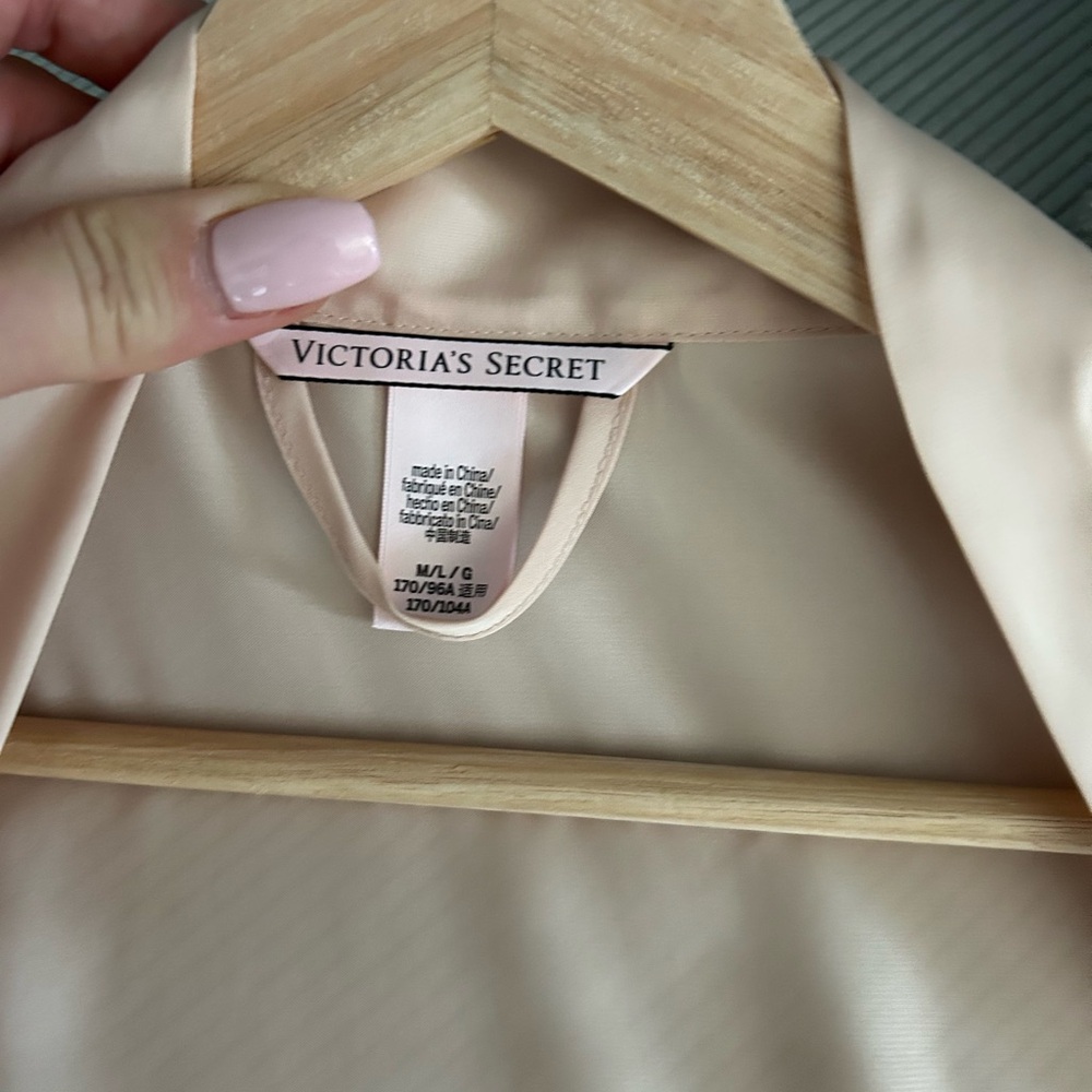 NEW Victoria’s Secret Satin Robe and Cami Set, L - Picture 9 of 9